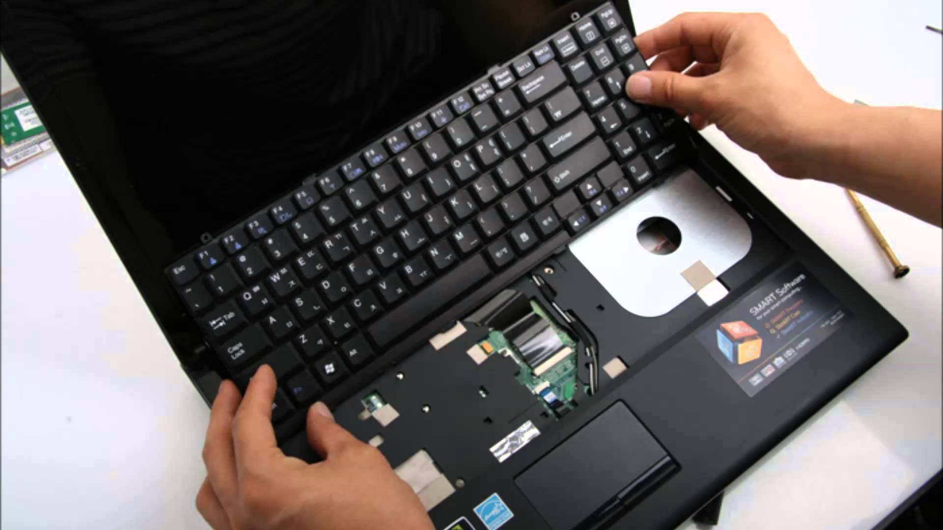 Cách Tháo Bàn Phím Laptop Dell, Asus, Acer… Đơn Giản Làm Tại Nhà – 10NAMROG